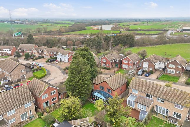 45, Oak Walk, Benfleet photo 2