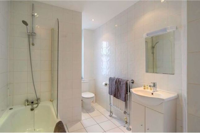 Flat 68, 39, Hill Street, London photo 4