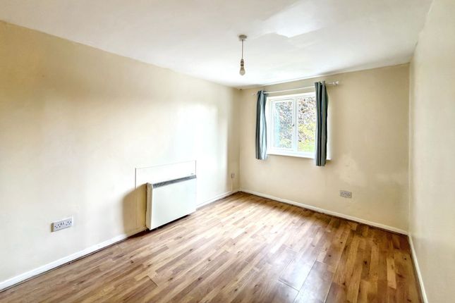 Avenue Road, Romford photo 4