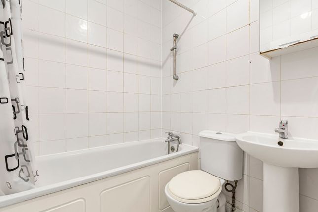 58A,, Northfield Avenue, London photo 3