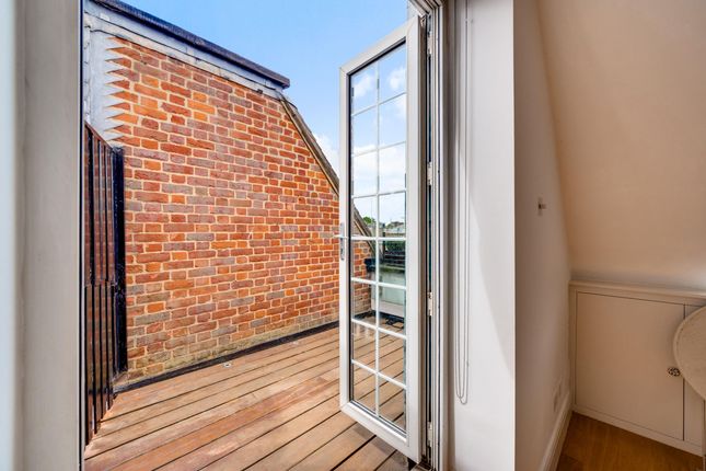 Flat 34, Crown Lodge, London photo 4