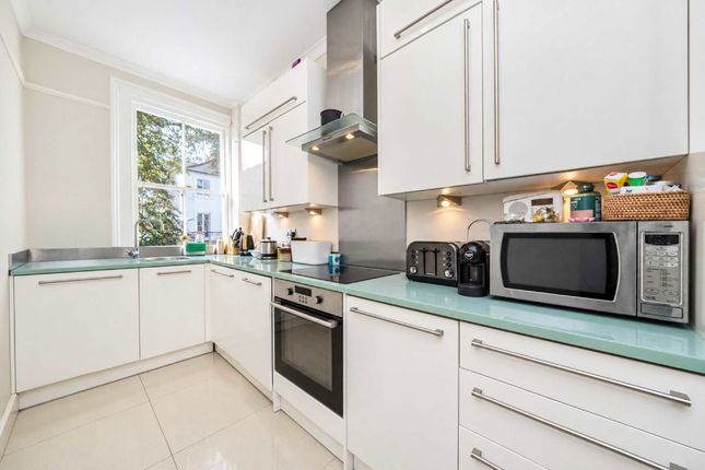 Flat B, 20, Champion Grove, London photo 3