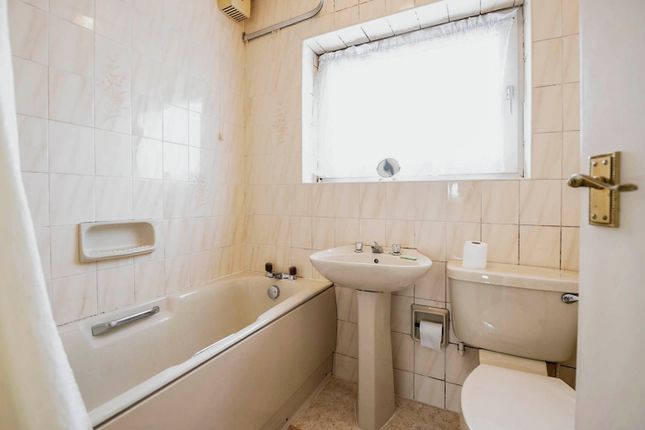 End terrace house for sale in London Road, Grays