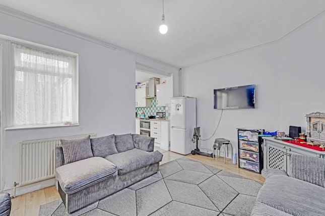 59, Gresham Road, London photo 4