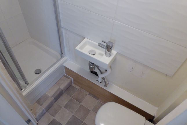 Ground Floor Flat, 111 Skylark Way, Reading photo 2