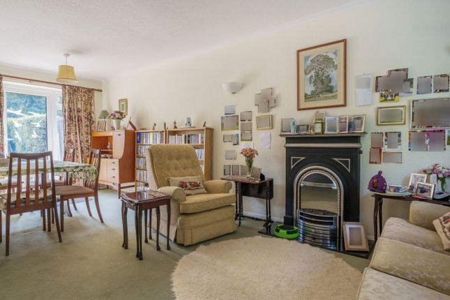 49, Christie Close, Surrey photo 2