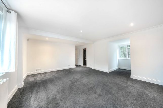 Flat 3, Parklands,, Hazel Grove, Surrey photo 2