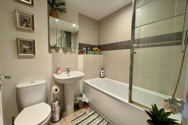 14, Odette Close, Ashford photo 4
