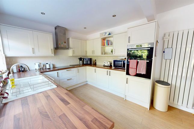 6, Bramley View, Halifax photo 4