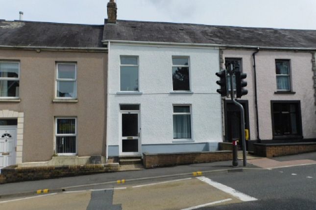 Town house to rent in Rhosmaen Street, Llandeilo, Carmarthenshire.