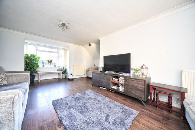 5, Greenside Park, Luton photo 3