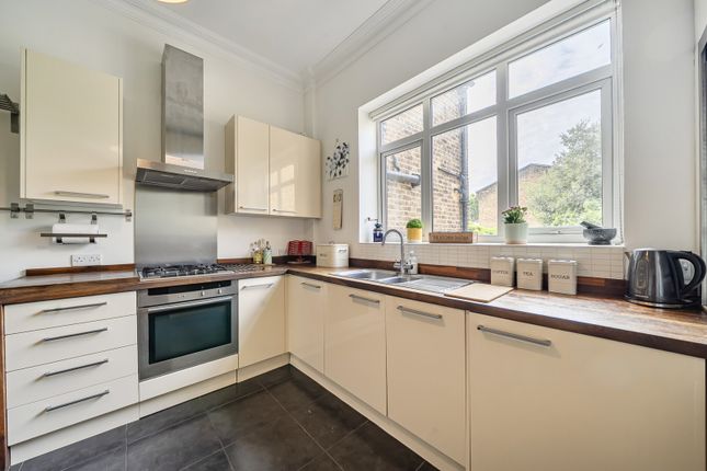 Flat A, 14, Langdale Road, London photo 4