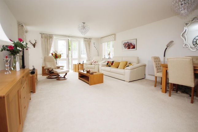 Flat for sale in London Road, Ruscombe, Reading