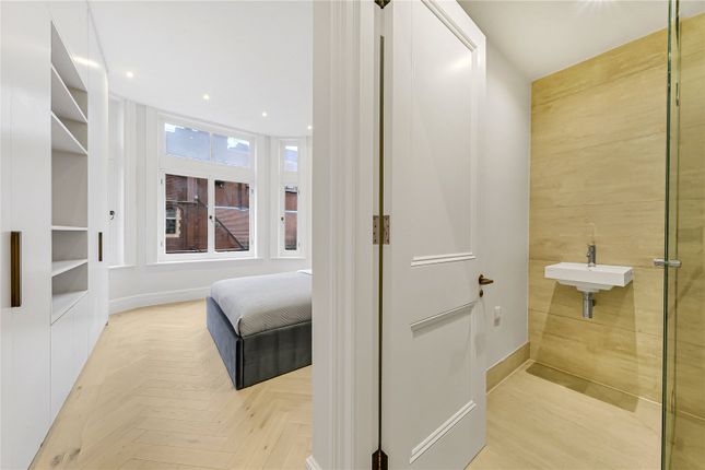 Flat to rent in Cumberland House, London