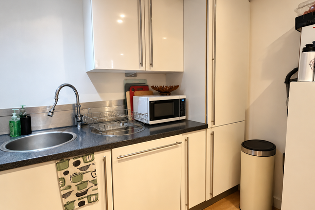 Flat 302, Latitude Court, London photo 3