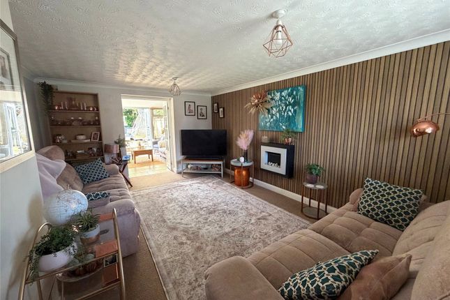 2, Maple Close, Northamptonshire photo 2