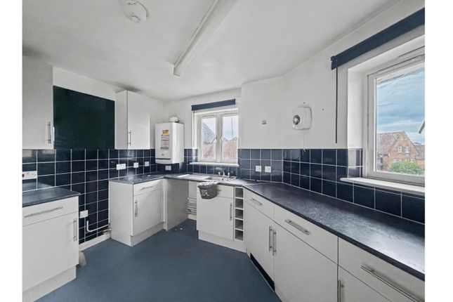 7, Greenham Crescent, London photo 4