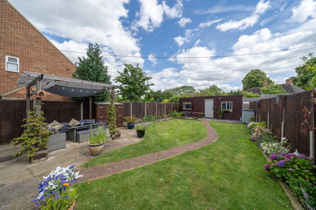 50 Ashgrove Gardens, Aylesbury photo 3