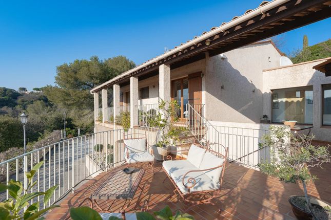 Villa for sale in Cagnes Sur Mer, Antibes Area, French Riviera