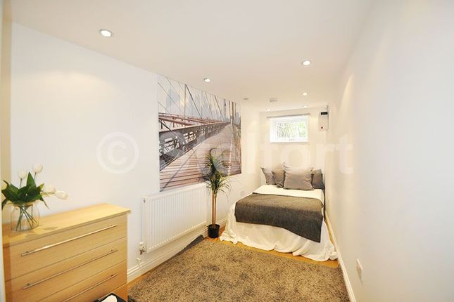 Flat to rent in Jackson Road, London