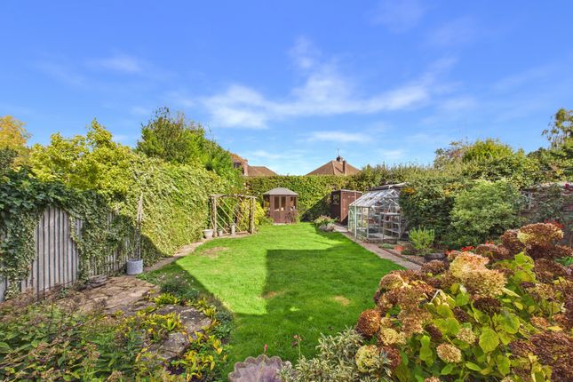 12 Chiltern Close, Princes Risborough photo 3