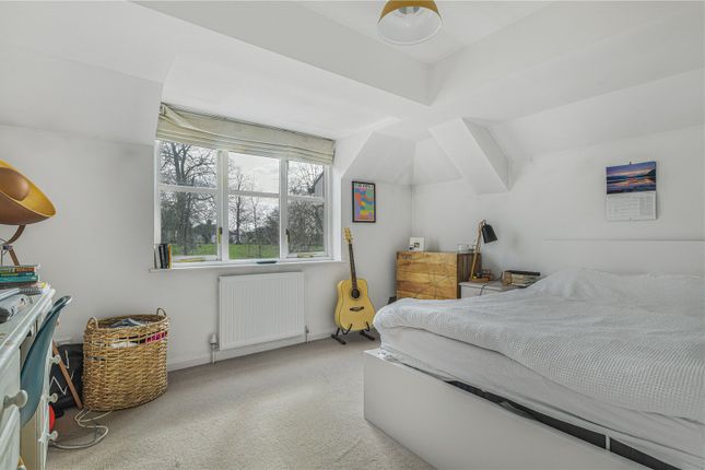 Flat for sale in Duncombe Hill, London