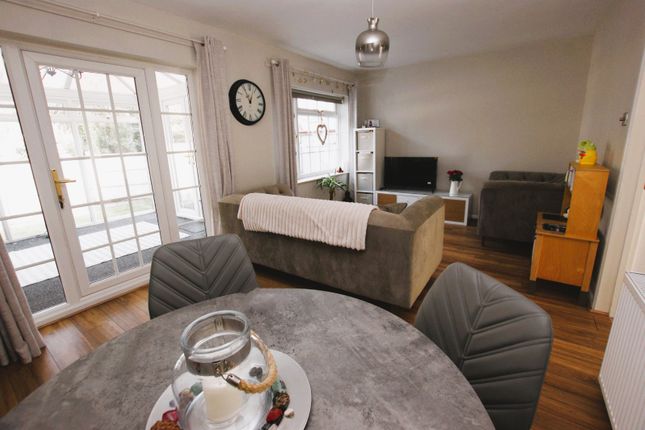 10, Towers Way, Wimborne photo 2