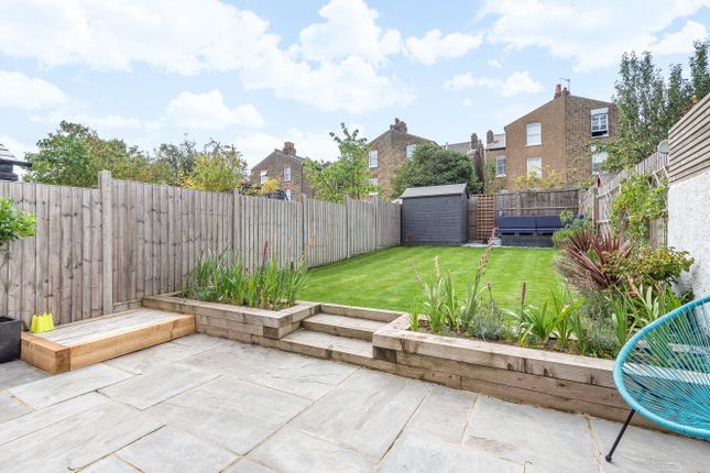 21, Thurlestone Road, London photo 4