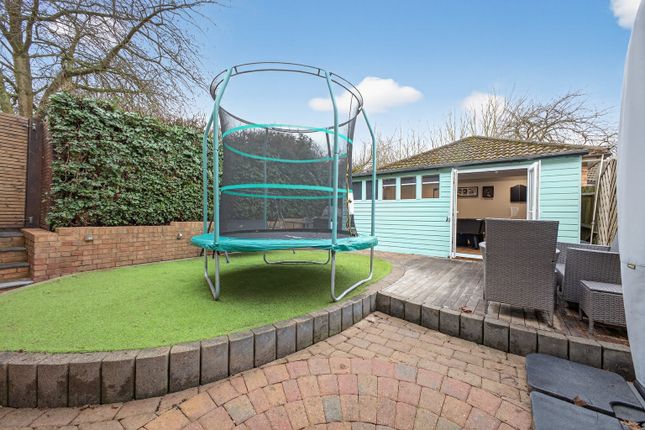 49 Morecambe Close, Stevenage, Hertfordshire photo 3