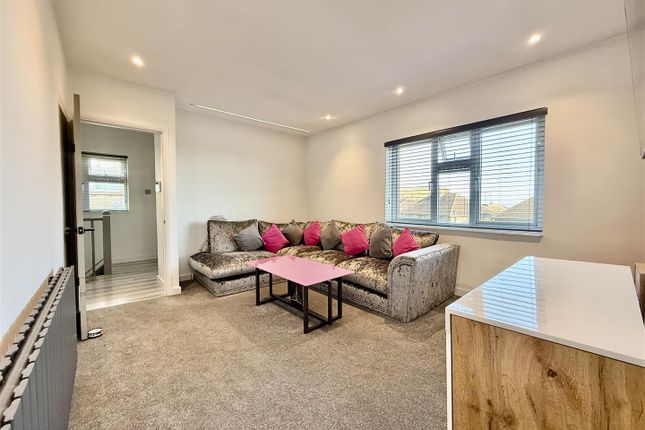 20A, Summersdeane, Brighton photo 2
