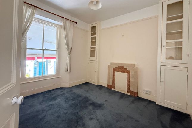 8 Merrill Place, Falmouth photo 3