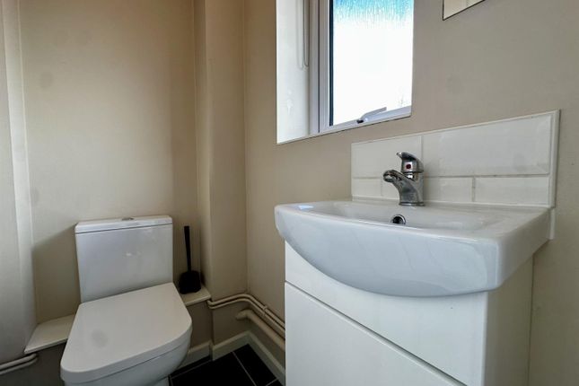 21, Beverley Way, Chippenham photo 5