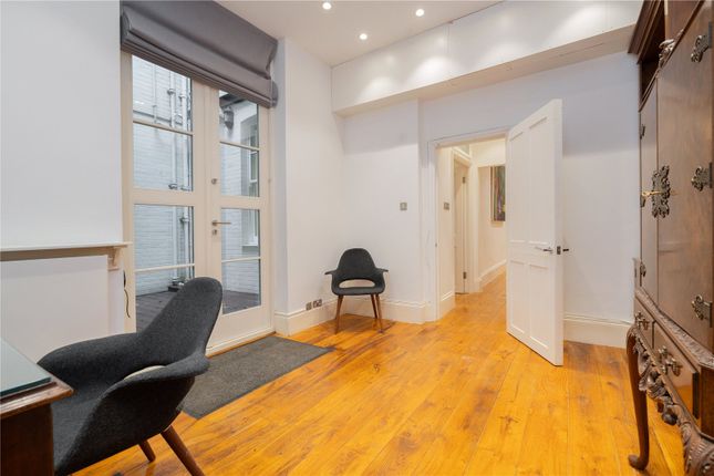 Flat for sale in Queen's Gate, London