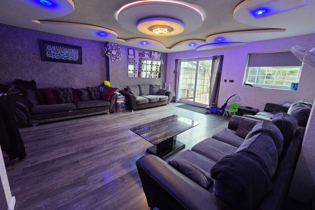 29 High Park Crescent, Bradford photo 4