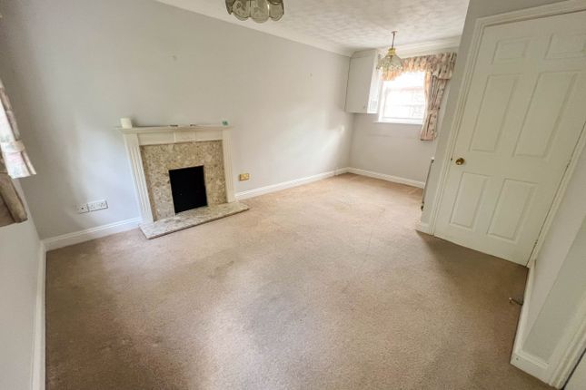 6, Millstream Close, Wimborne photo 2