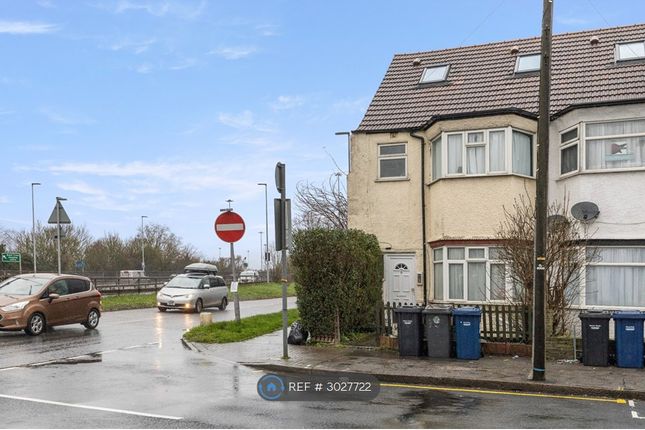 Meadow Way, Addlestone photo 2