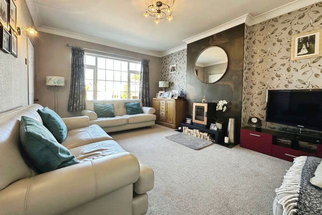 24, Aldersley Avenue, Claregate, Wolverhampton photo 4