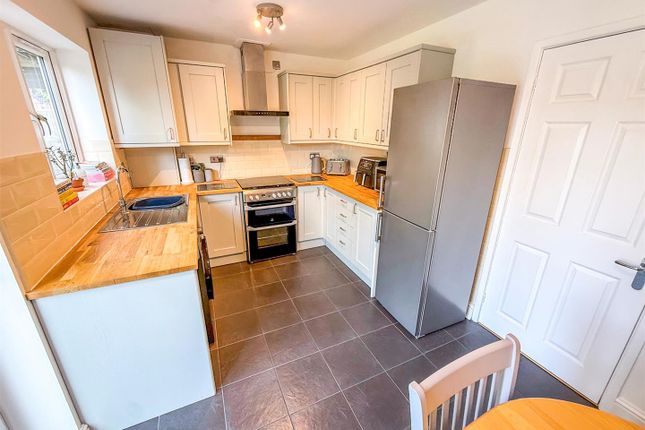 9, Yr Helfa, Chirk photo 2