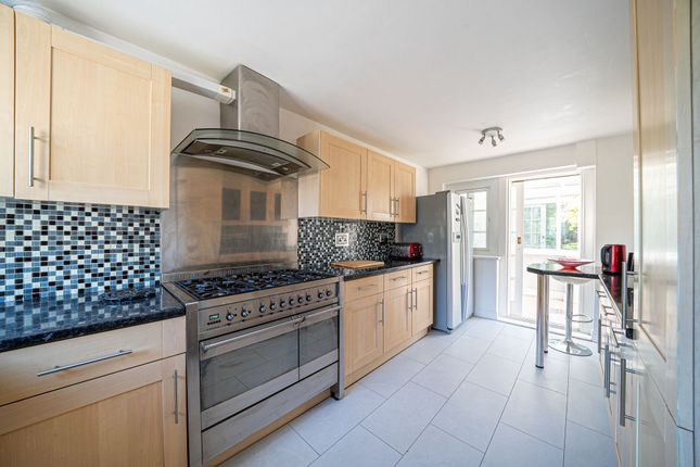 2 Primrose Court, Andover photo 2