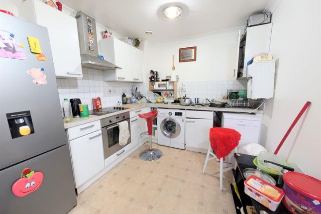 Flat 44, 30, Bath Road, Slough photo 4
