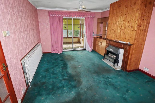 12, Little John Crescent, Wakefield photo 2