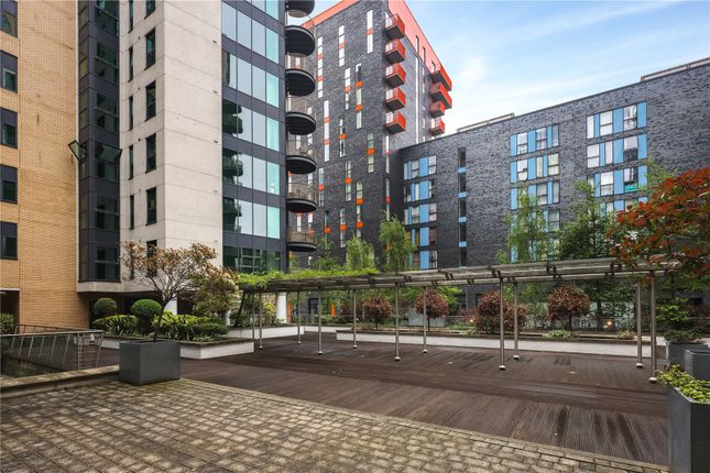 Flat to rent in Millharbour, Canary Wharf, London