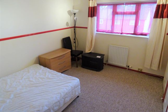 47, Ramsbury Avenue, Swindon photo 5