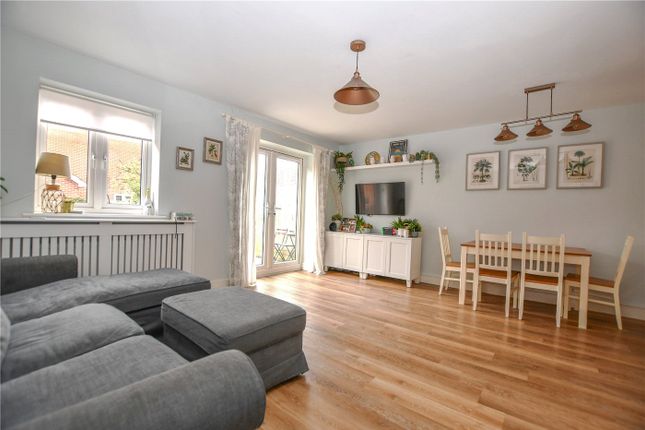 23, Cedar Grove, Wokingham photo 3