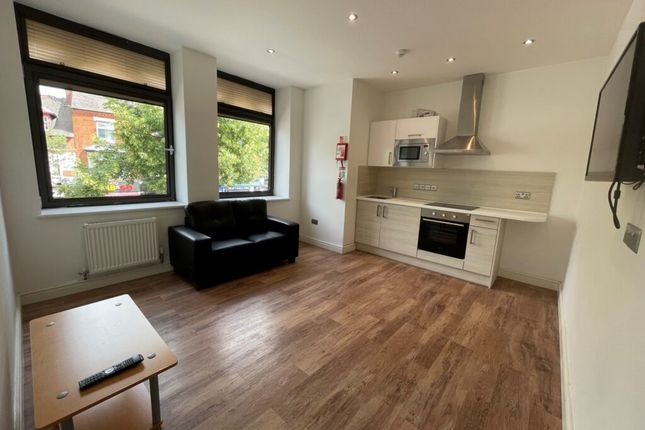 Thumbnail Flat to rent in Westcotes Drive, Leicester