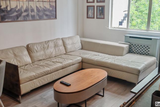 Flat 25, Romney Court, London photo 4