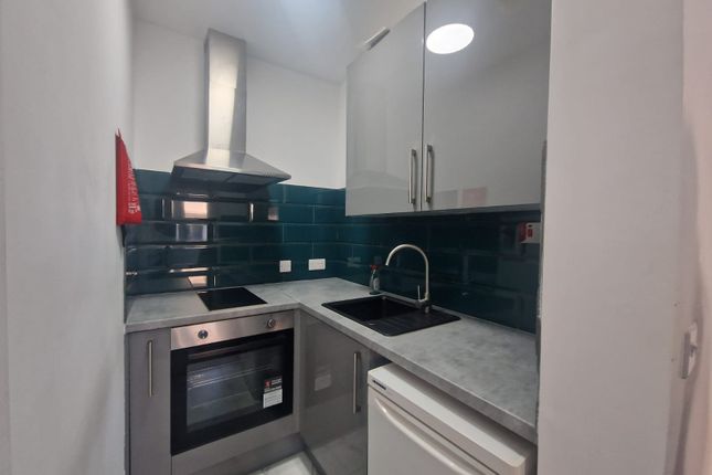 Studio to rent in Cromwell Road, Hounslow