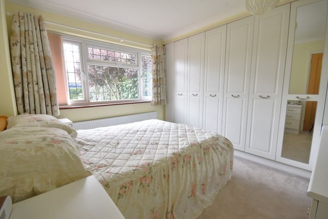 2, Windmill Close, Surrey photo 3