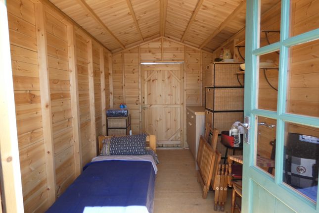 Beach Hut 37 The Spinney, Victoria Esplanade, West Mersea, Colchester photo 3