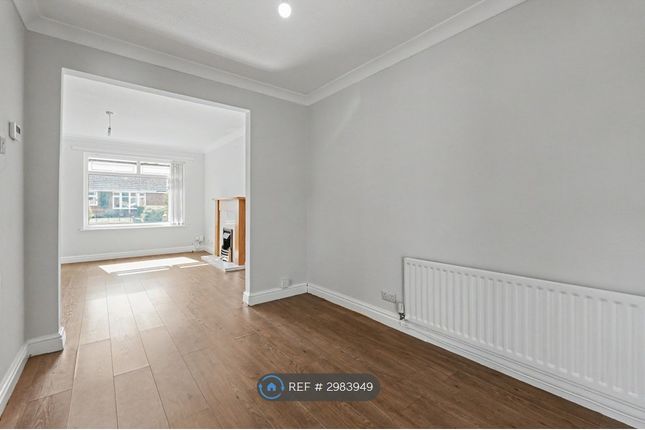 Larchdale Close, Whitby, Ellesmere Port photo 2